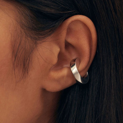 JACQUEMUS The Tourni ear cuff